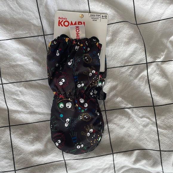 NWT Kombi Baby Bear Infant Mitt - Picture 1 of 5
